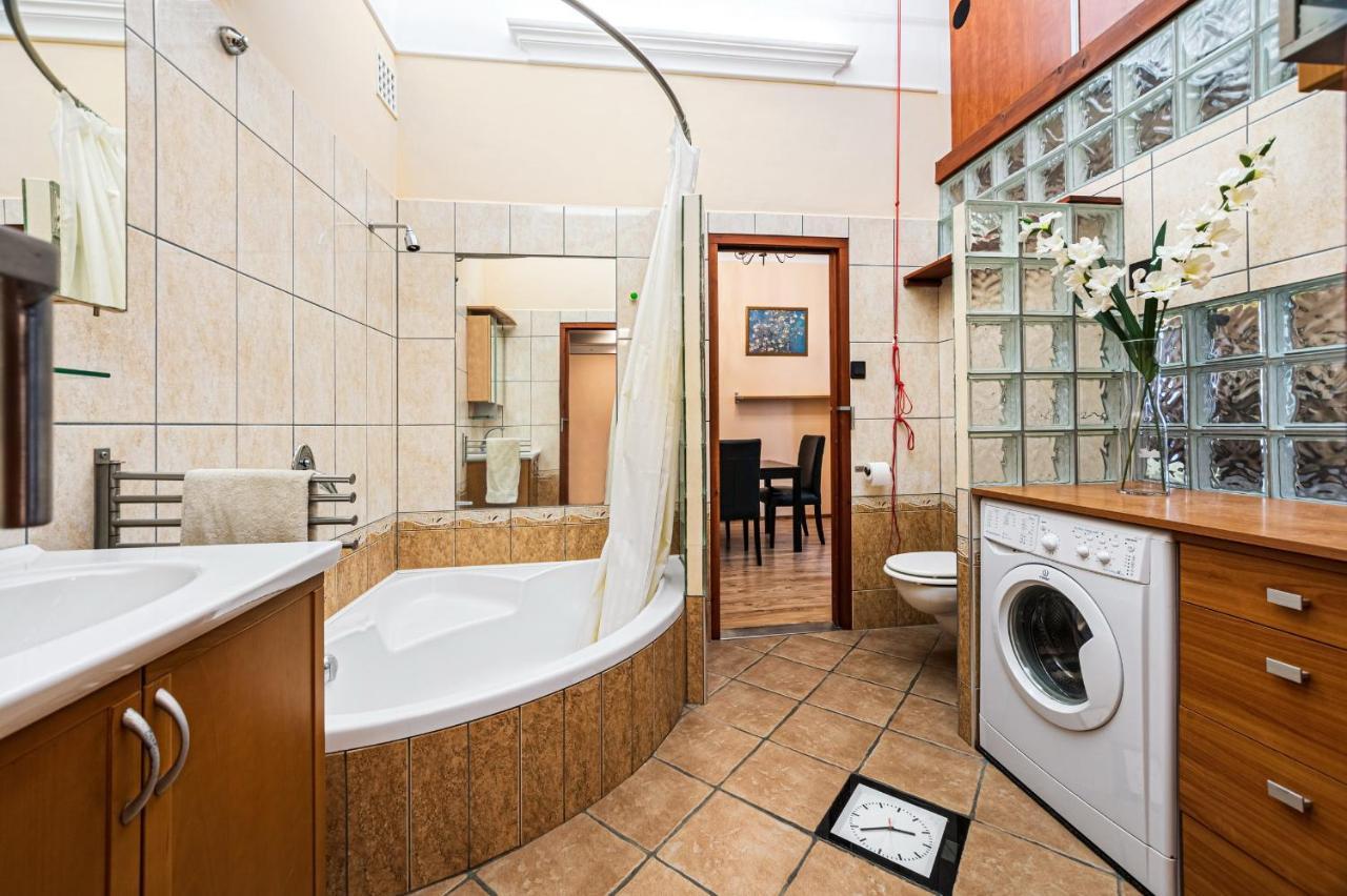 Oktogon Beautiful Relaxing Apartment ブダペスト エクステリア 写真
